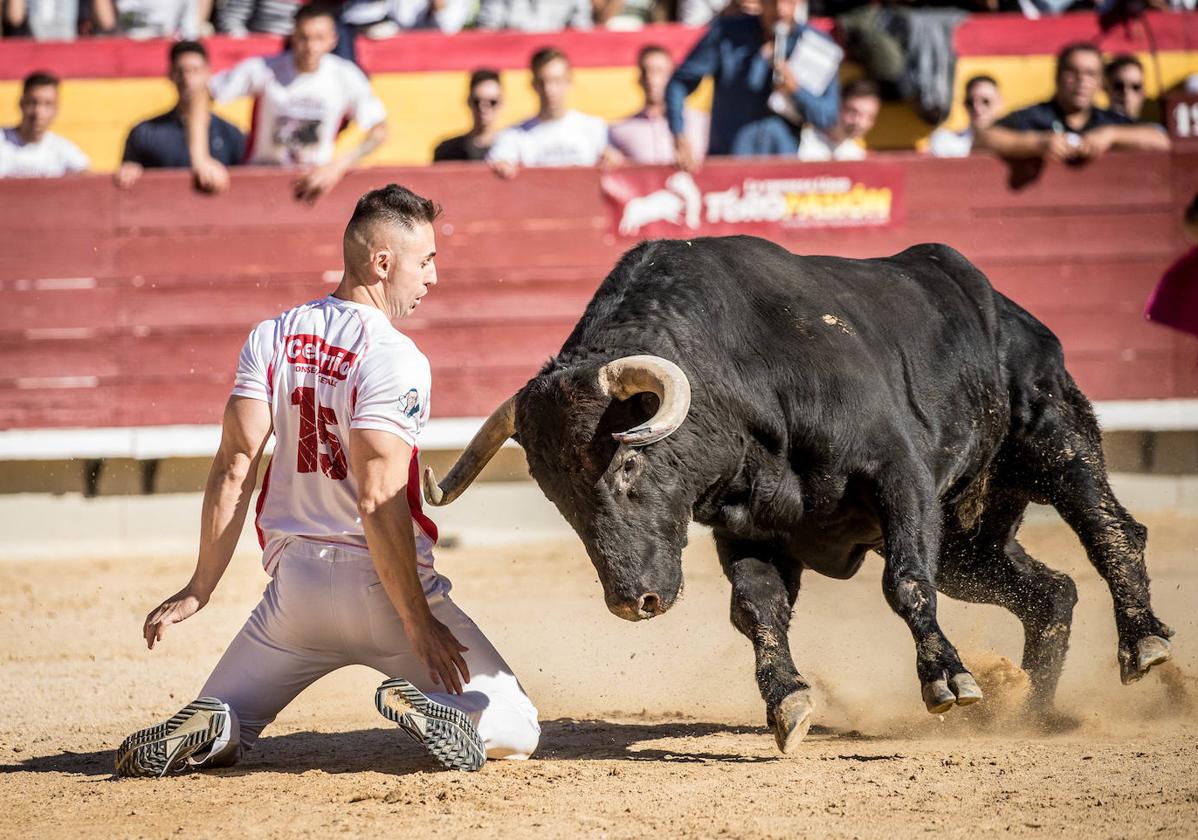 Quiebro de rodillas de Javier Manso 'Balotelli'.