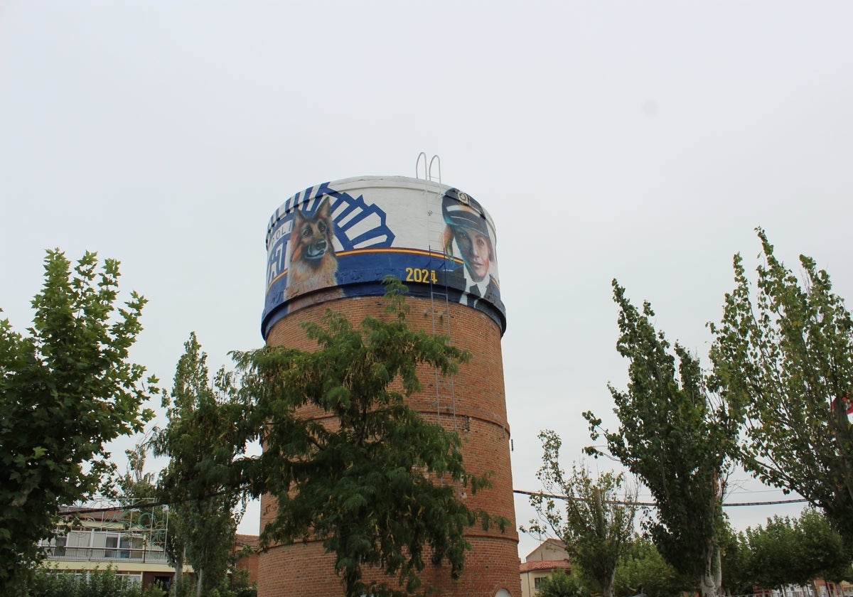 Mural conmemorativo del 200 aniversario de la Policía Nacional en Medina del Campo