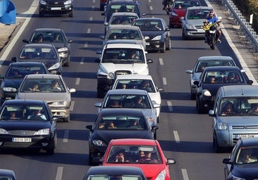 Qué es el 'efecto cuchilla' que se puede producir al llevar las ventanillas del coche bajadas