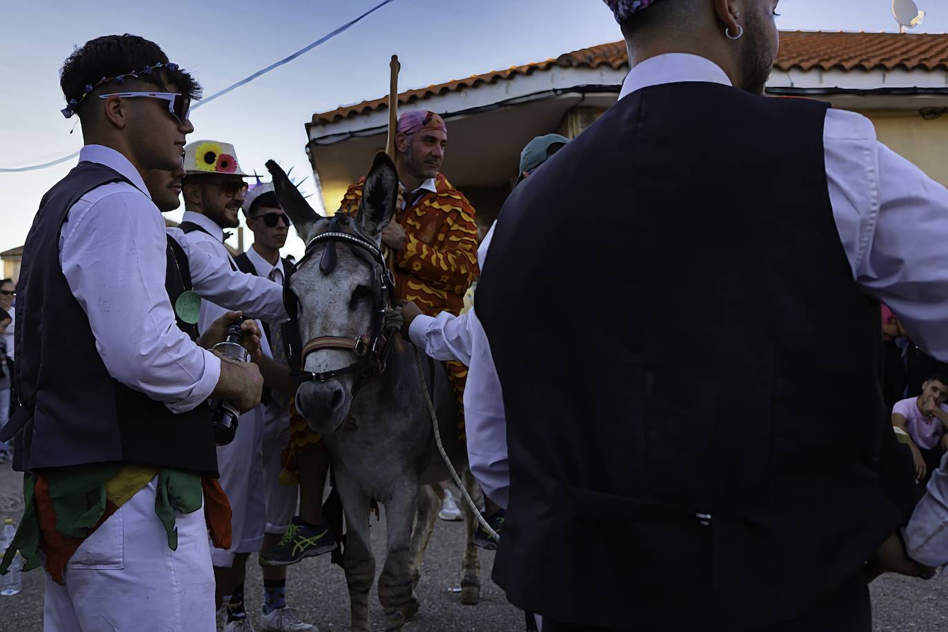 Conoce &#039;El azote del chiborra&#039; y el reparto de tortas en Cisneros