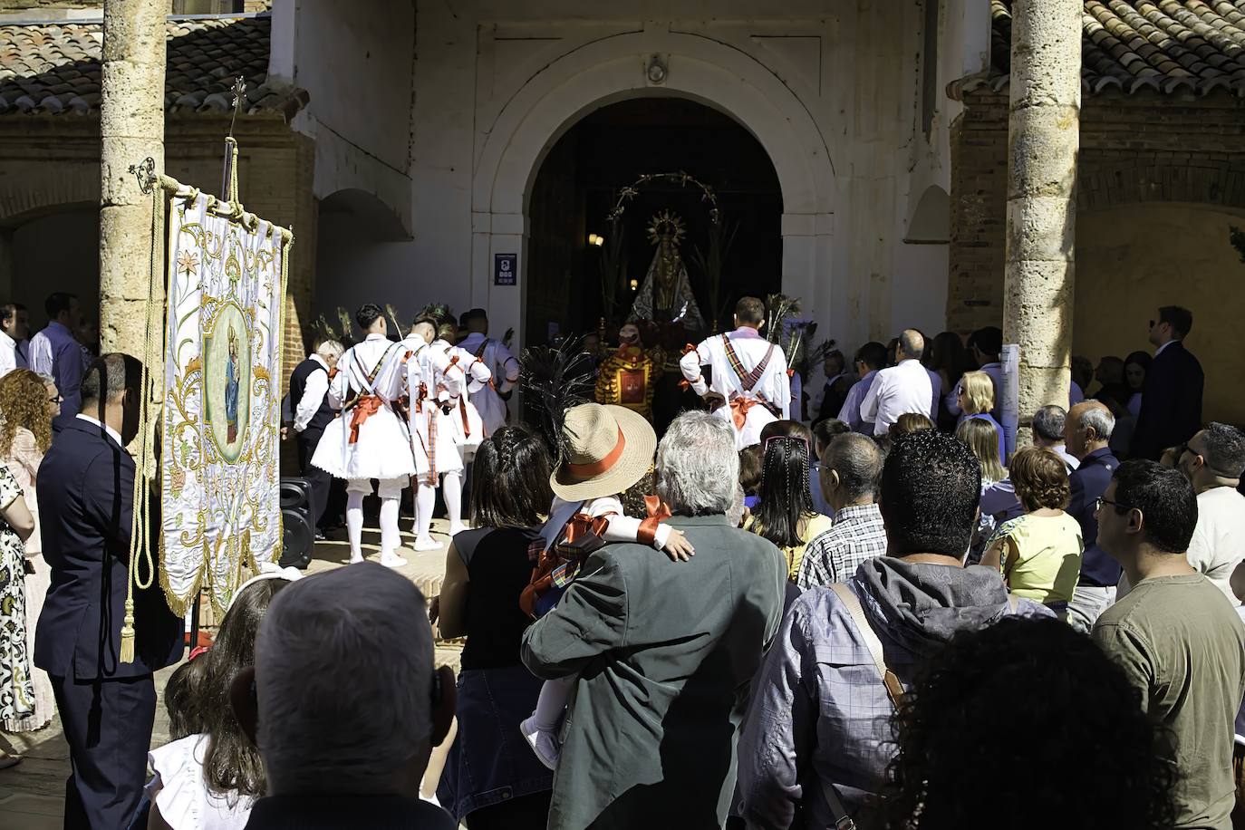 Conoce &#039;El azote del chiborra&#039; y el reparto de tortas en Cisneros