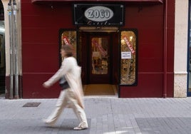 Exterior del comercio Zoco, que cierra después de 28 años, y que luce el cartel de liquidación por jubilación de su propietaria.