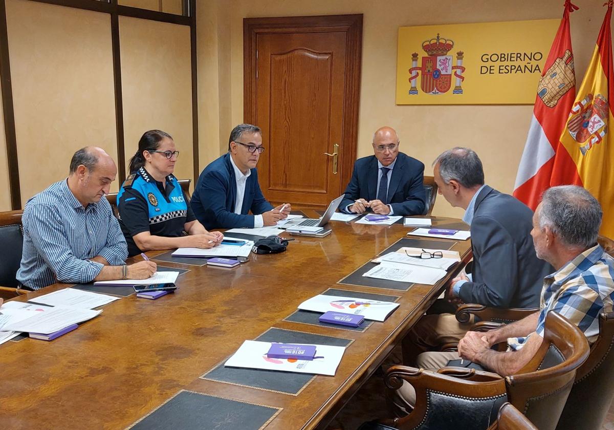 Reunión de seguimiento del sistema Viogén presidida por el subdelegado del Gobierno, Jacinto Canales.