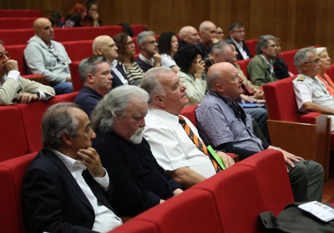 Asistentes al encuentro celebrado en el Paraninfo.