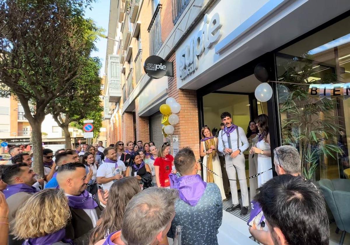 El Dr. Héctor Alonso Ferrero, durante la celebración de la ampliación de la clínica.