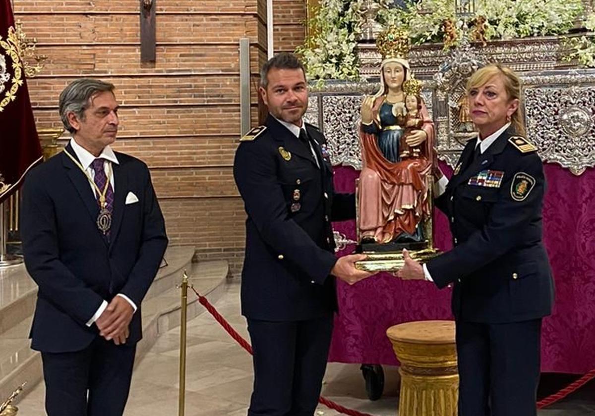 La Policía Local de Valladolid renueva sus votos con la Virgen de San Lorenzo
