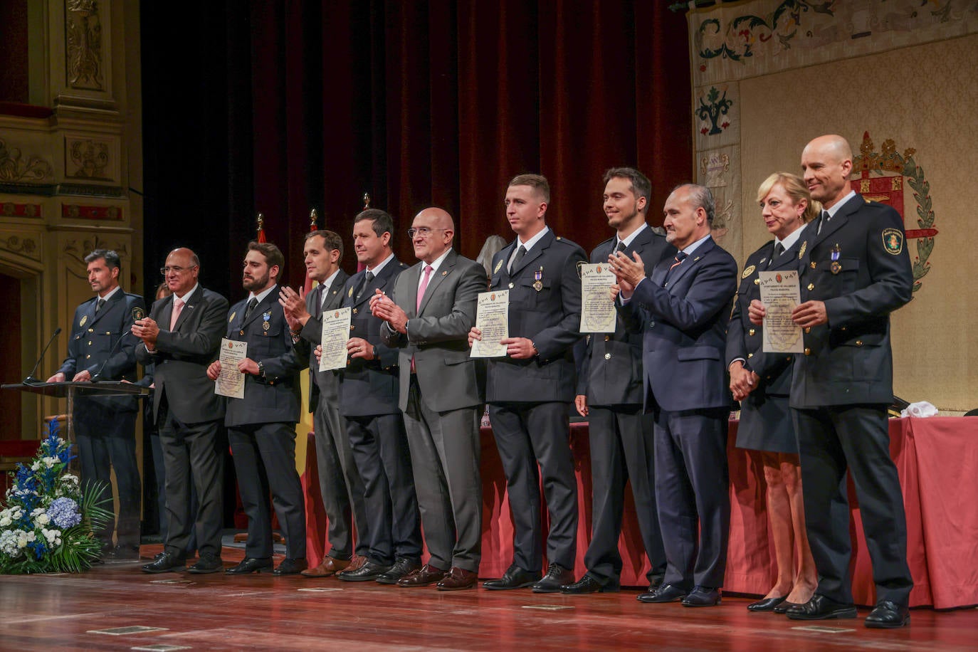 Las imágenes del acto en el Teatro Calderón por el Día de la Policía Municipal