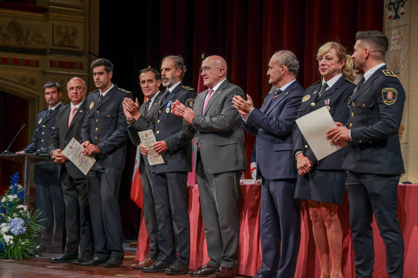 Las imágenes del acto en el Teatro Calderón por el Día de la Policía Municipal