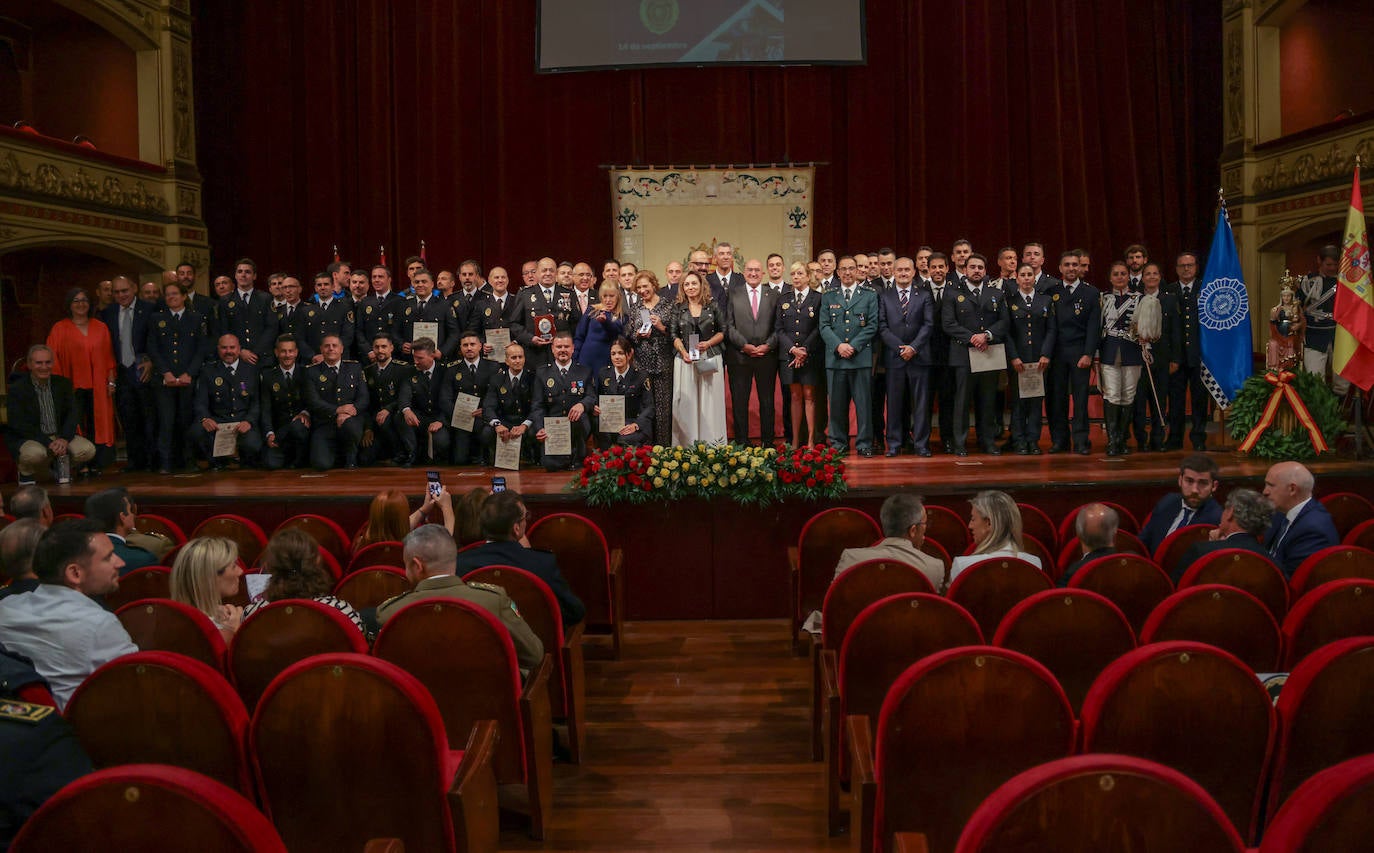 Las imágenes del acto en el Teatro Calderón por el Día de la Policía Municipal