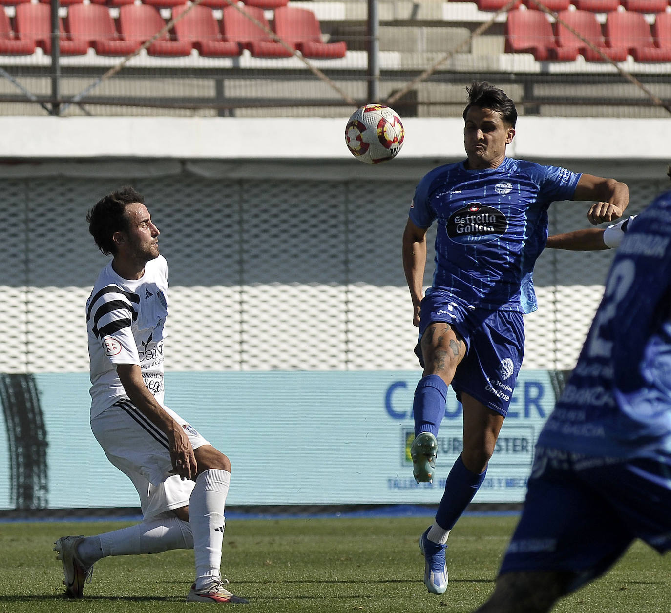 Fotografías del partido entre la Segoviana y el Ourense