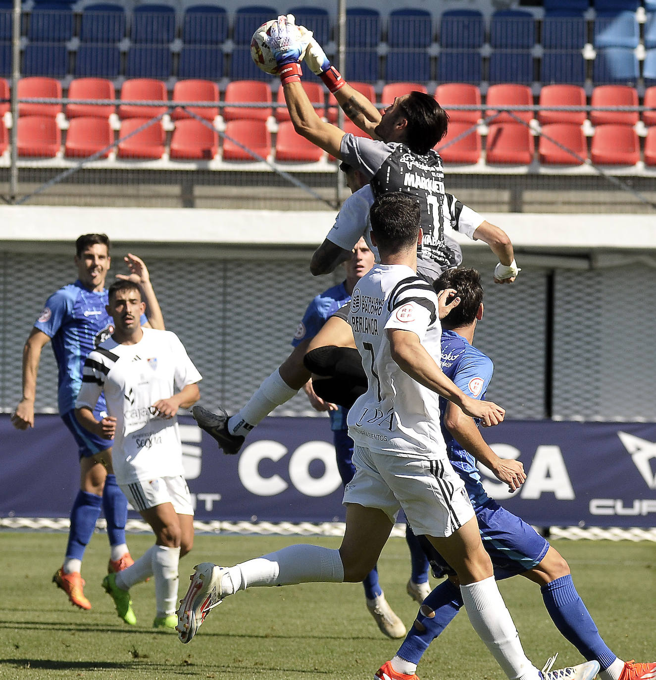 Fotografías del partido entre la Segoviana y el Ourense