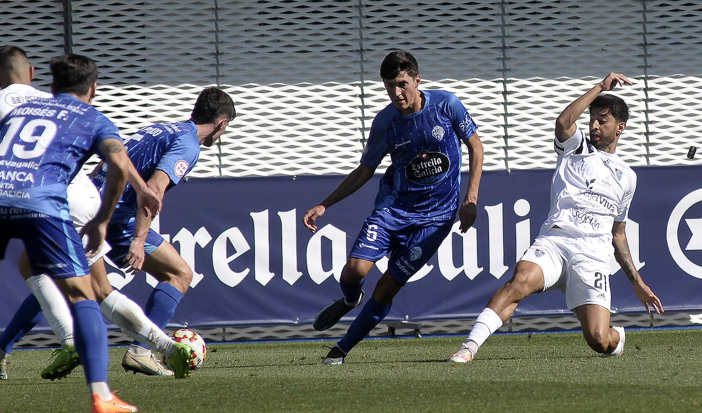 Fotografías del partido entre la Segoviana y el Ourense