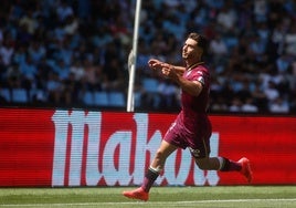 Raúl Moro celebra el gol que dio esperanza durante la segunda parte al Real Valladolid