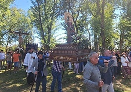 La Virgen y el Cristo de la Castilviejo, durante la procesión.
