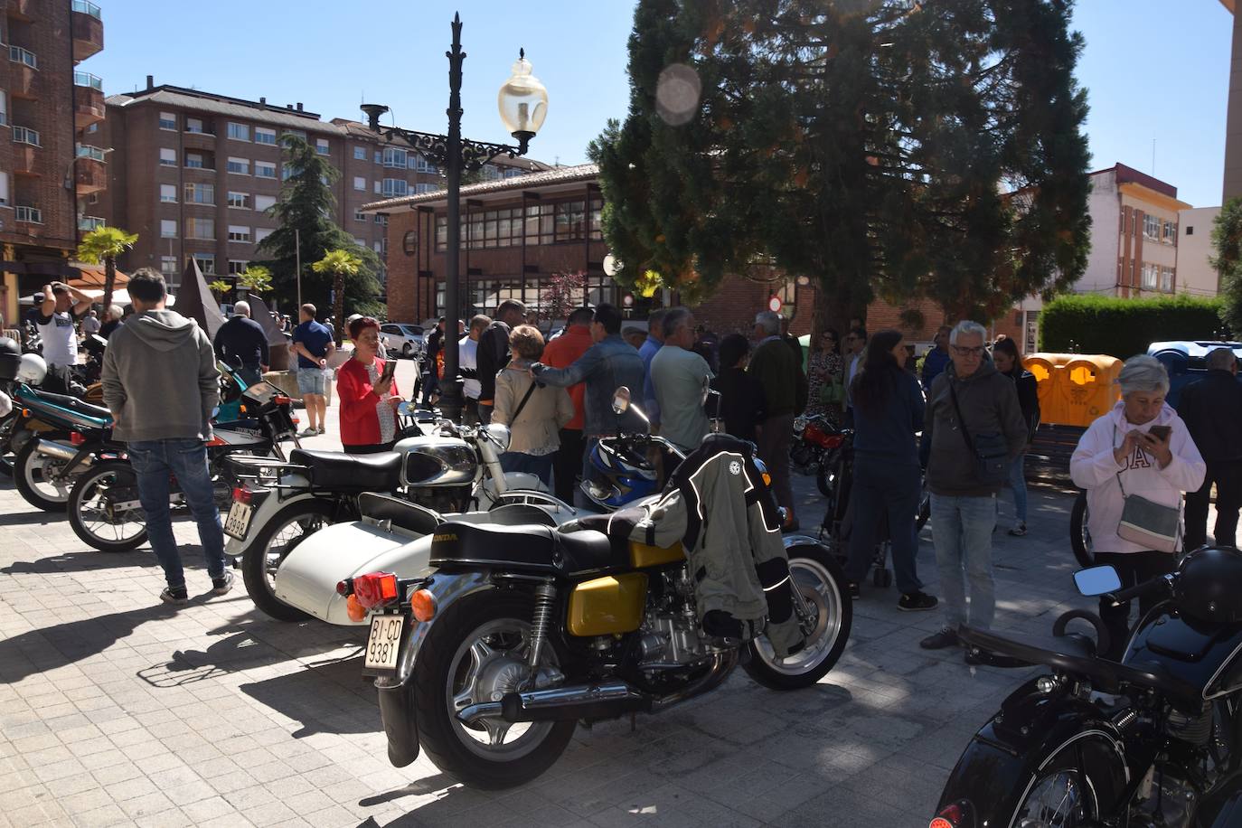 Las motos clásicas rugen en Guardo