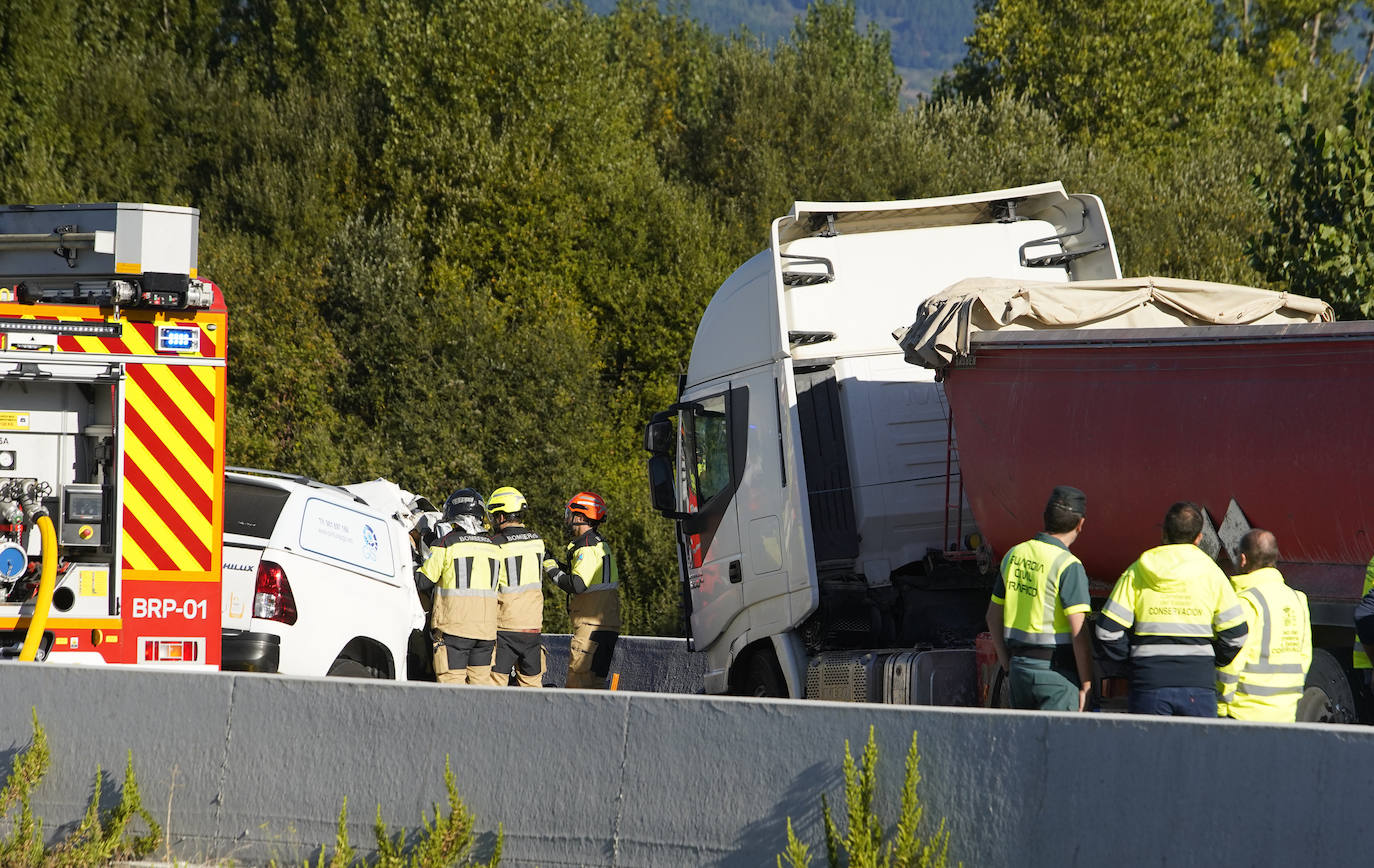 Tres personas mueren y dos más resultan herida en un accidente en León