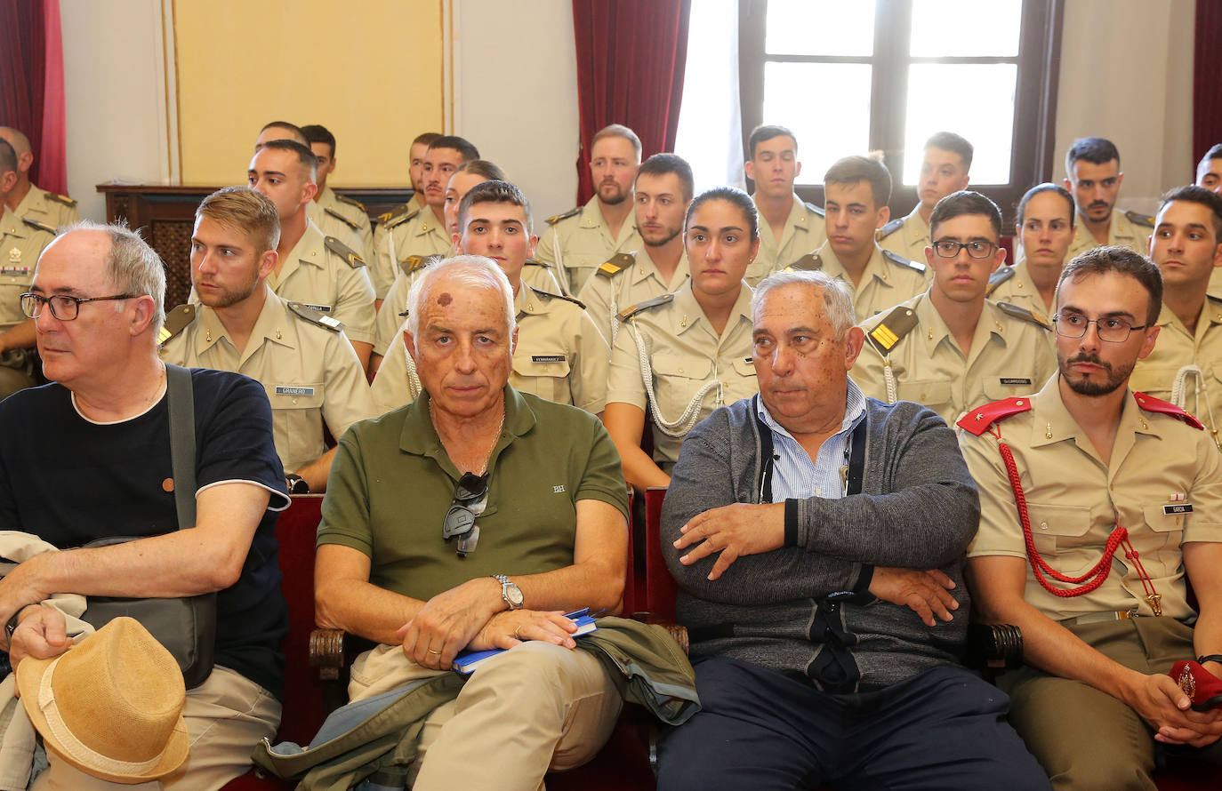 Presentacion del libro &#039;Piedras entre cañones&#039; en la Academia de Artillería