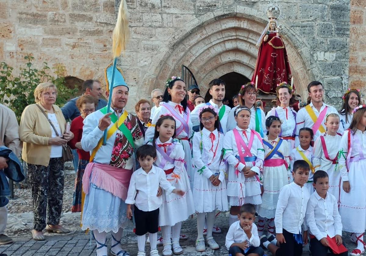 Palenzuela dedica el baile del lazo a su patrona