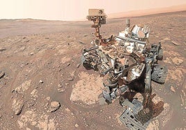 Ya sobre la superficie marciana, una imagen del rover durante su estudio de la habitabilidad del planeta