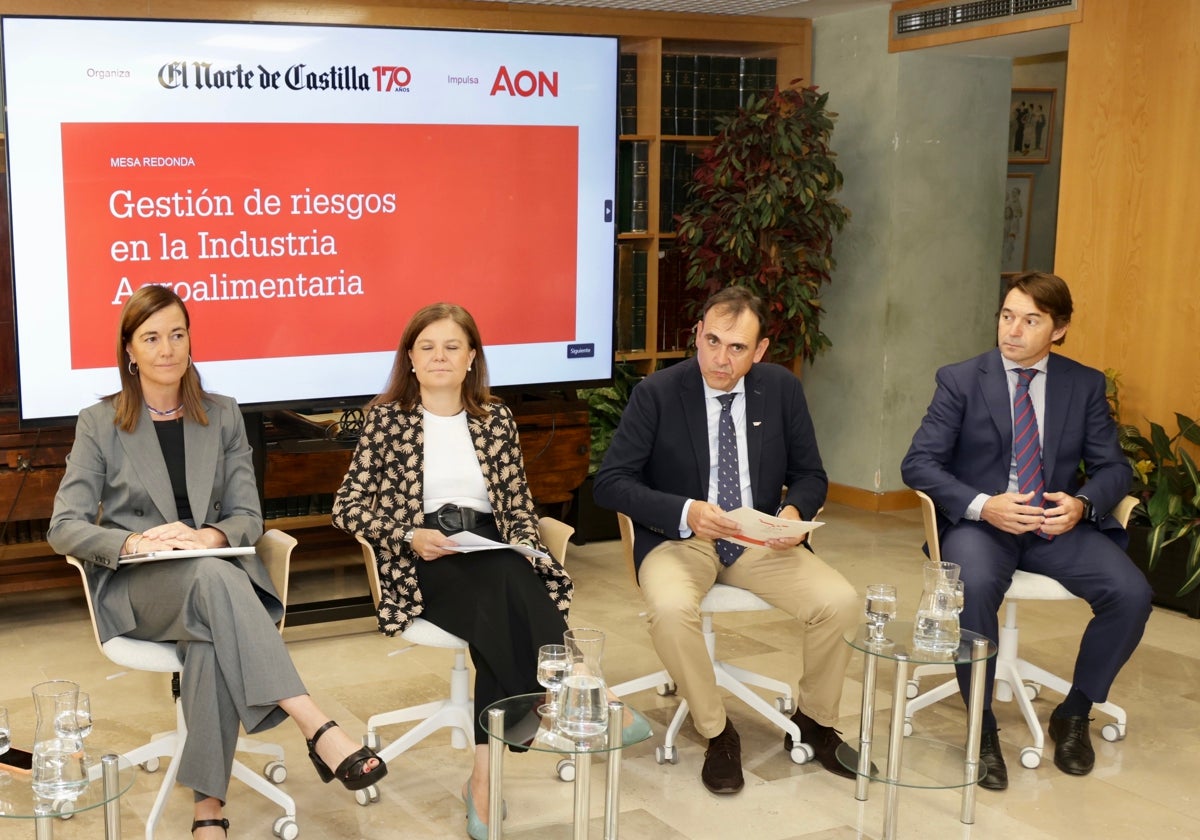 Rocío Hervella (Prosol), Cristina Frías (Junta de Castilla y León), Santiago Miguel (Vitartis) y Santiago Toca (AON)