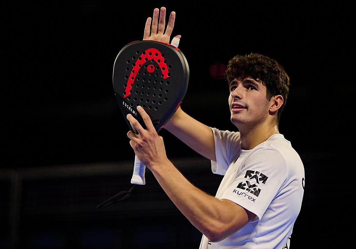 Arturo Coello saluda al público vallisoletano.