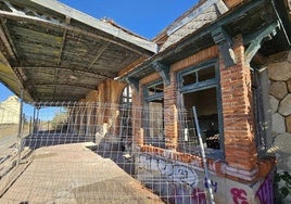 Estado actual de la antigua estación de Ortigosa de Pestaño, sin uso desde 1993.