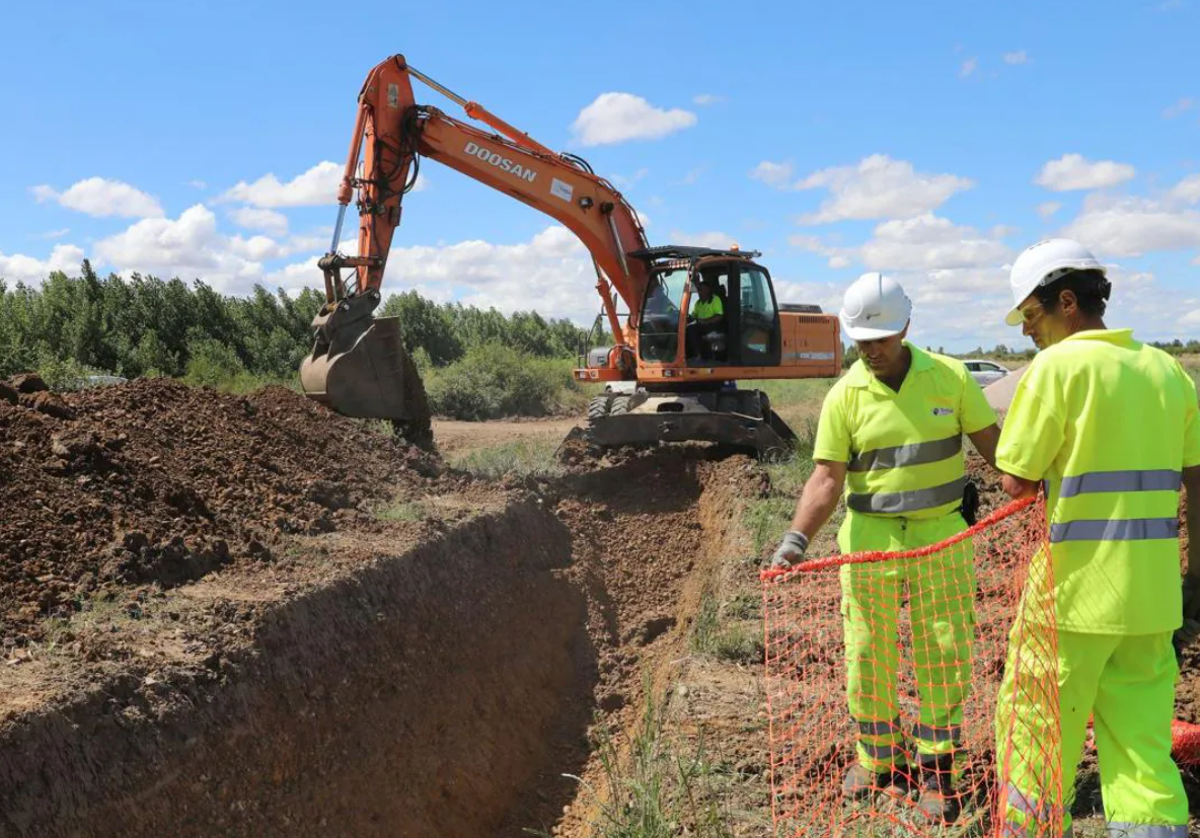 Trabajos de la modernización del regadío en el Bajo Carrión en tierras de Villoldo.