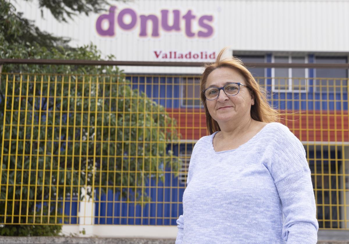 Inmaculada Lorenzo, frente a la fábrica de Bimbo de Valladolid tras el anuncio de su cierre