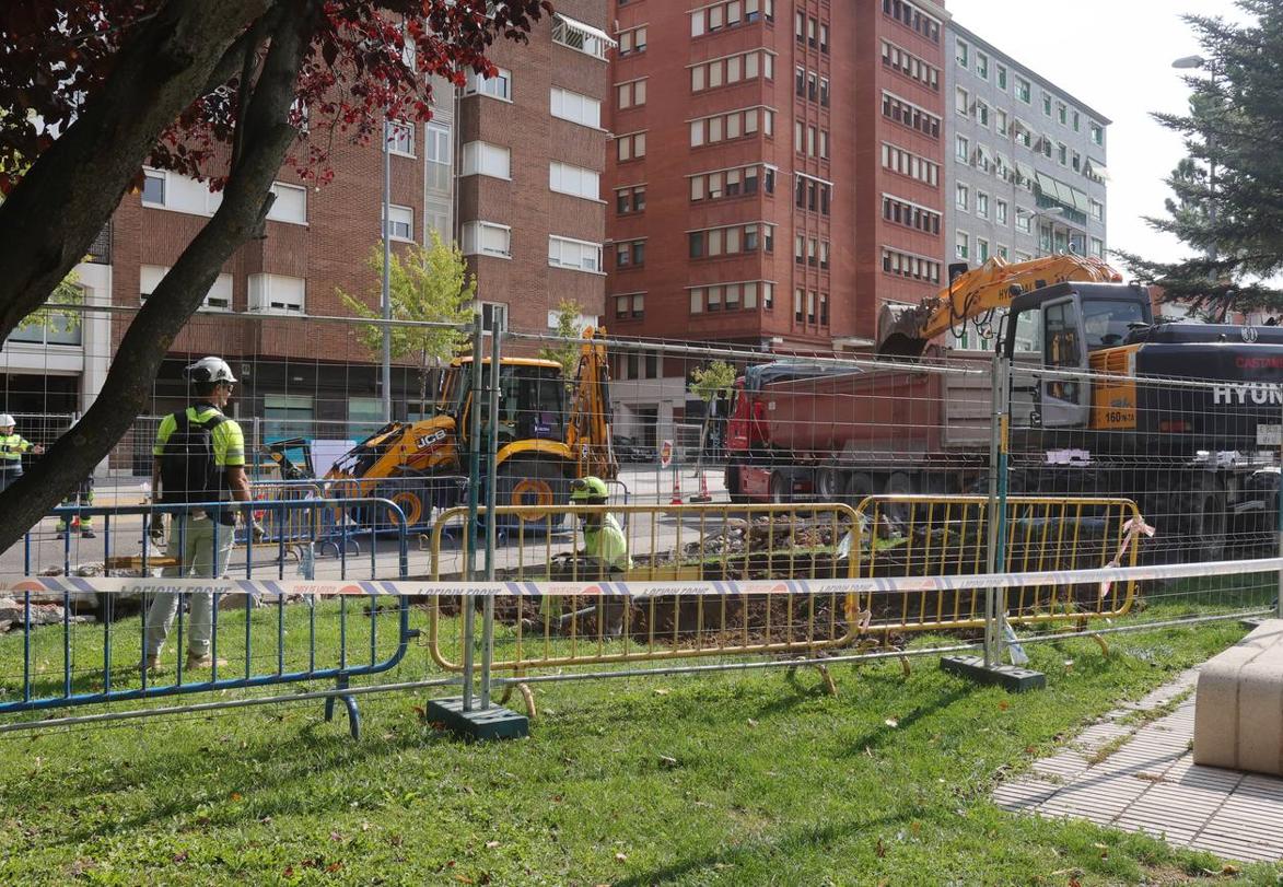 Trabajos de reparación en la avenida de Santiago Amón.