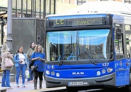 La lanzadera con dirección a Covaresa, cuya salida en el trayecto de vuelta se produce en la parada de la Plaza de España.