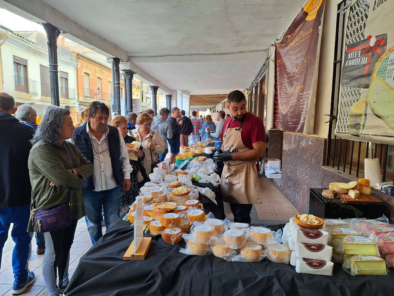 Imágenes del Mercado del Queso de Villalón de Campos