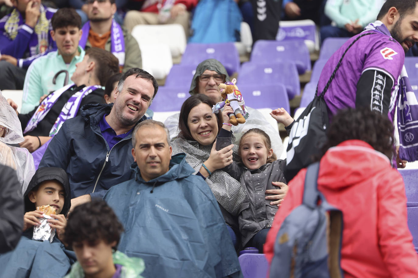 Búscate en las gradas del estadio José Zorrilla (2/4)