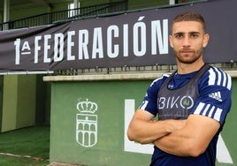 Abel Pascual, en el campo municipal de La Albuera.