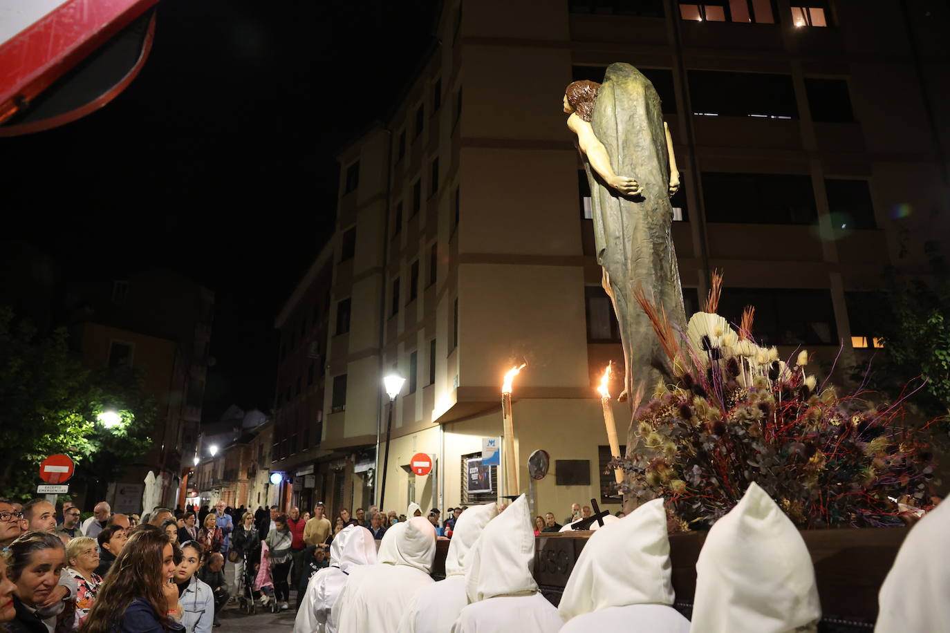 Procesión del X Aniversario de la Cofradía de Cristo en su Mayor Desamparo