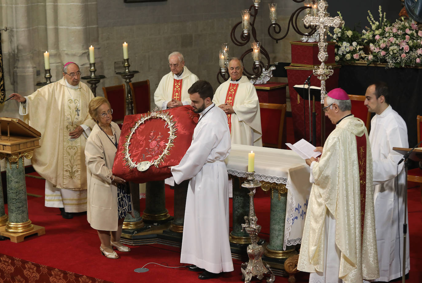 La Virgen de la Piedad luce nueva corona en Palencia