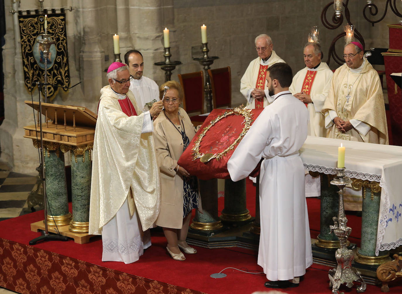 La Virgen de la Piedad luce nueva corona en Palencia