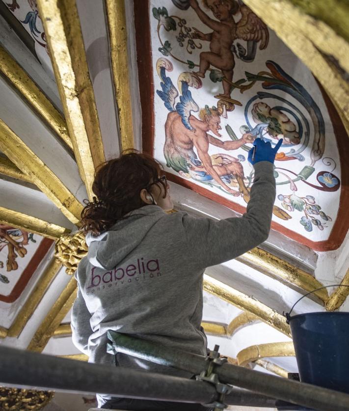 Imagen secundaria 2 - Limpieza de imágenes, recuperación de pinturas y objetos recuperados durante las tareas restauraciòn en la Catedral de Segovia. 