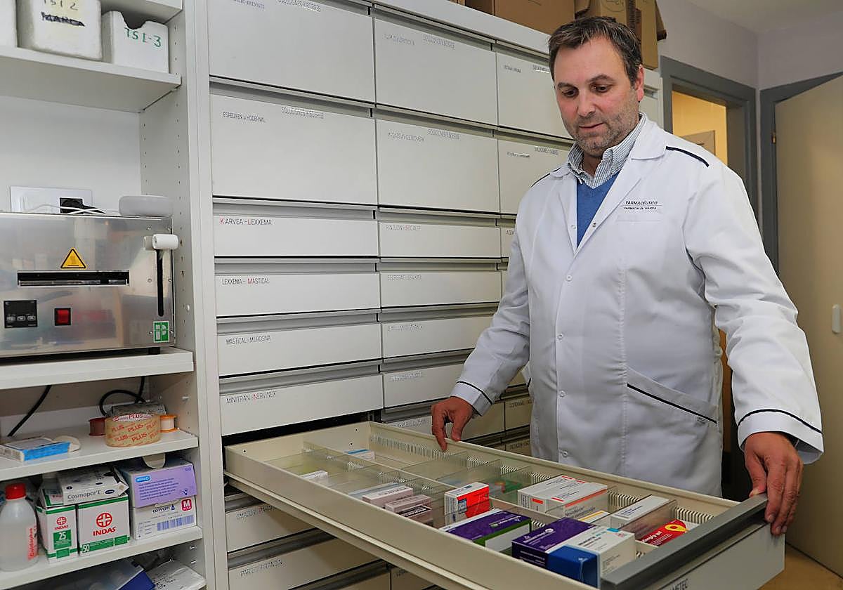 Nájera, en su farmacia.
