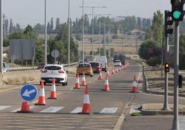 Obras en la circunvalación VA-20 con un carril cortado.