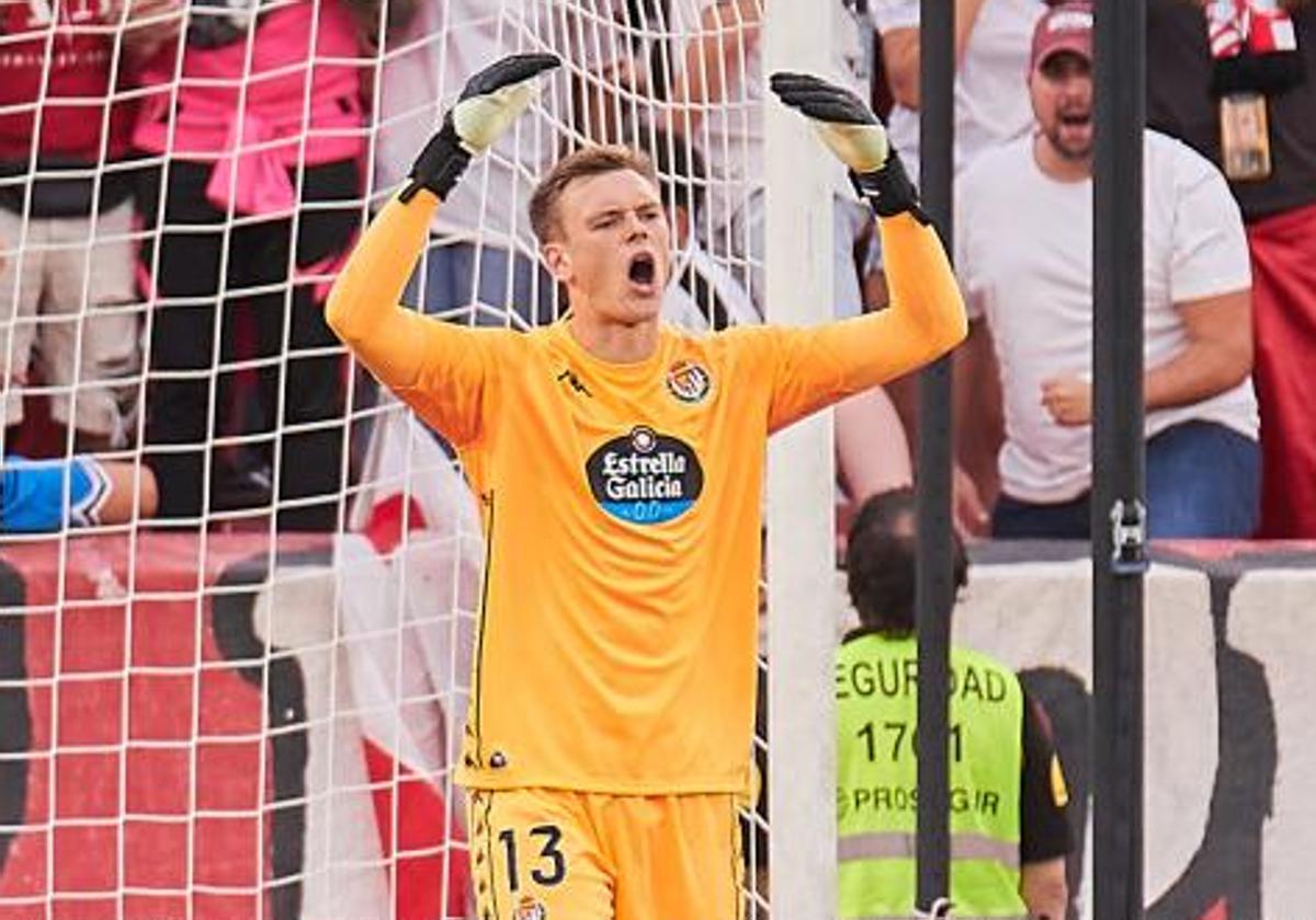 Karl Hein, durante el partido del Real Valladolid en el Sánchez-Pizjuán ante el Sevilla.