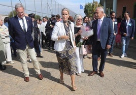 La directora de la cárcel de Dueñas, Marta Touya (centro), durante la festividad de La Merced.