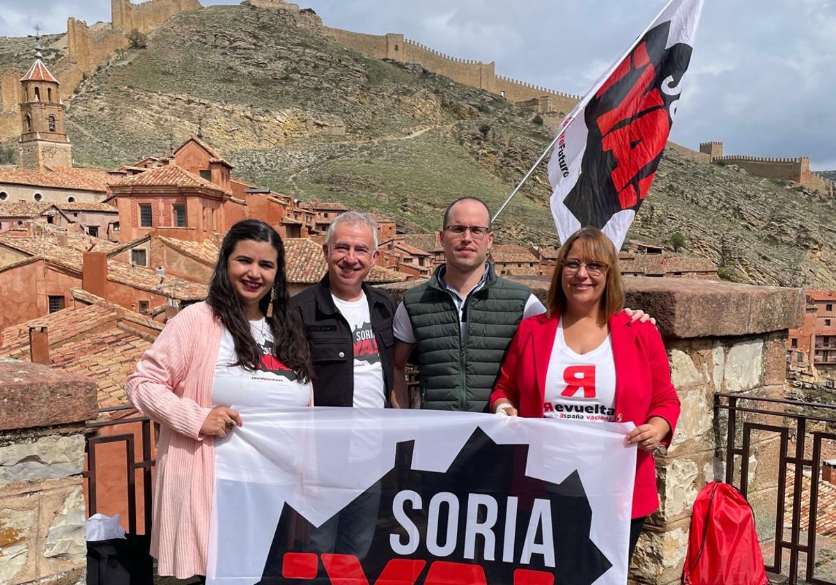 Representantes de Soria ¡YA!, durante la asamblea en Albarracín.