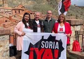 Representantes de Soria ¡YA!, durante la asamblea en Albarracín.