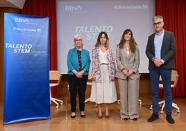 Esperanza Alarcia Estévez, Beatriz García Martínez, Patricia Sanz Martínez y Julián Pérez García.