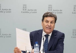 El consejero de Economía y Hacienda y portavoz, Carlos Fernández Carriedo, durante el Consejo de Gobierno.