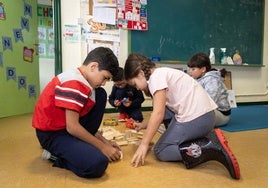 Los alumnos del CRA Campos de Castilla, en Becilla, donde la mitad de los alumnos son extranjeros.