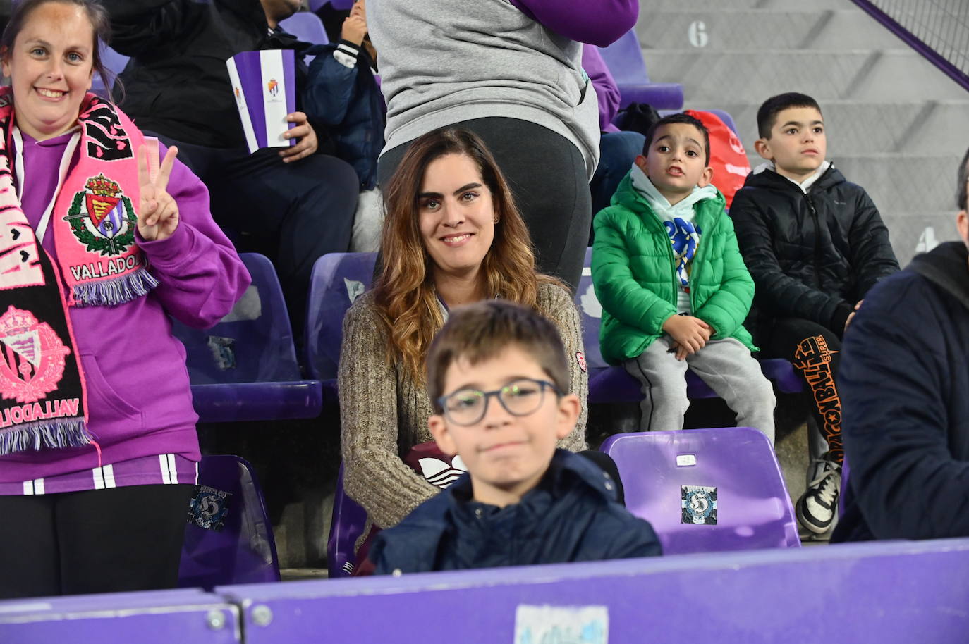 Búscate en la grada del estadio José Zorrilla (1/4)