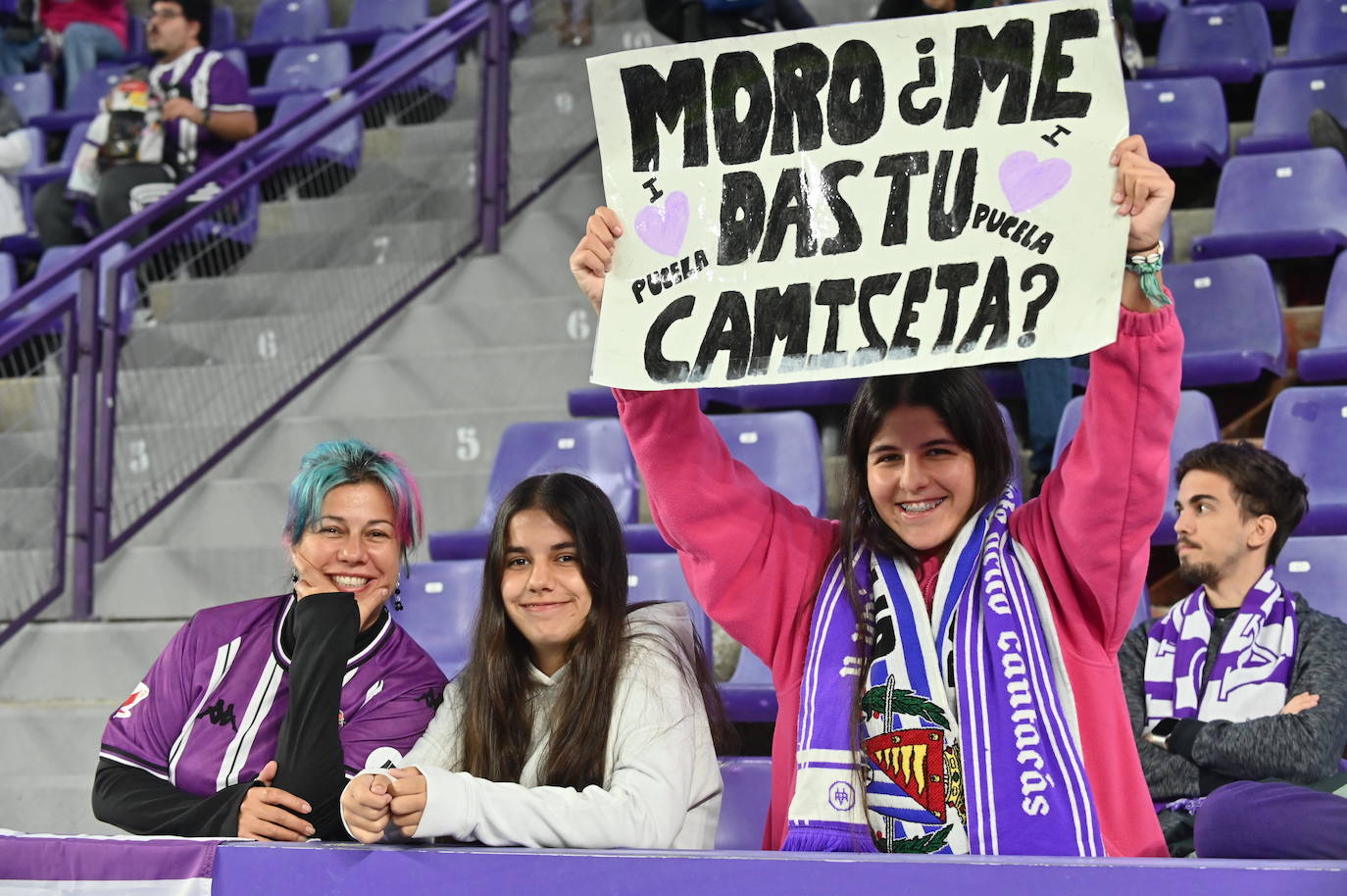 Búscate en la grada del estadio José Zorrilla (1/4)
