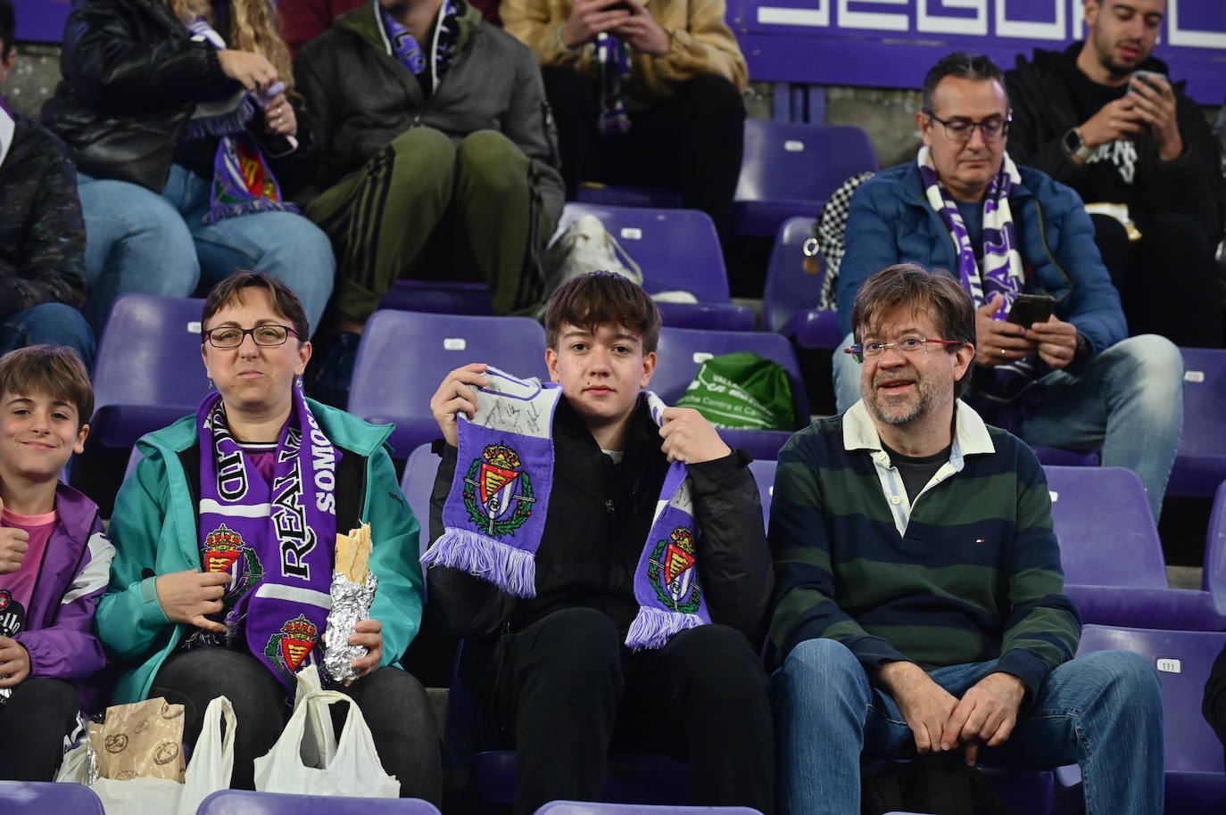 Búscate en la grada del estadio José Zorrilla (2/4)