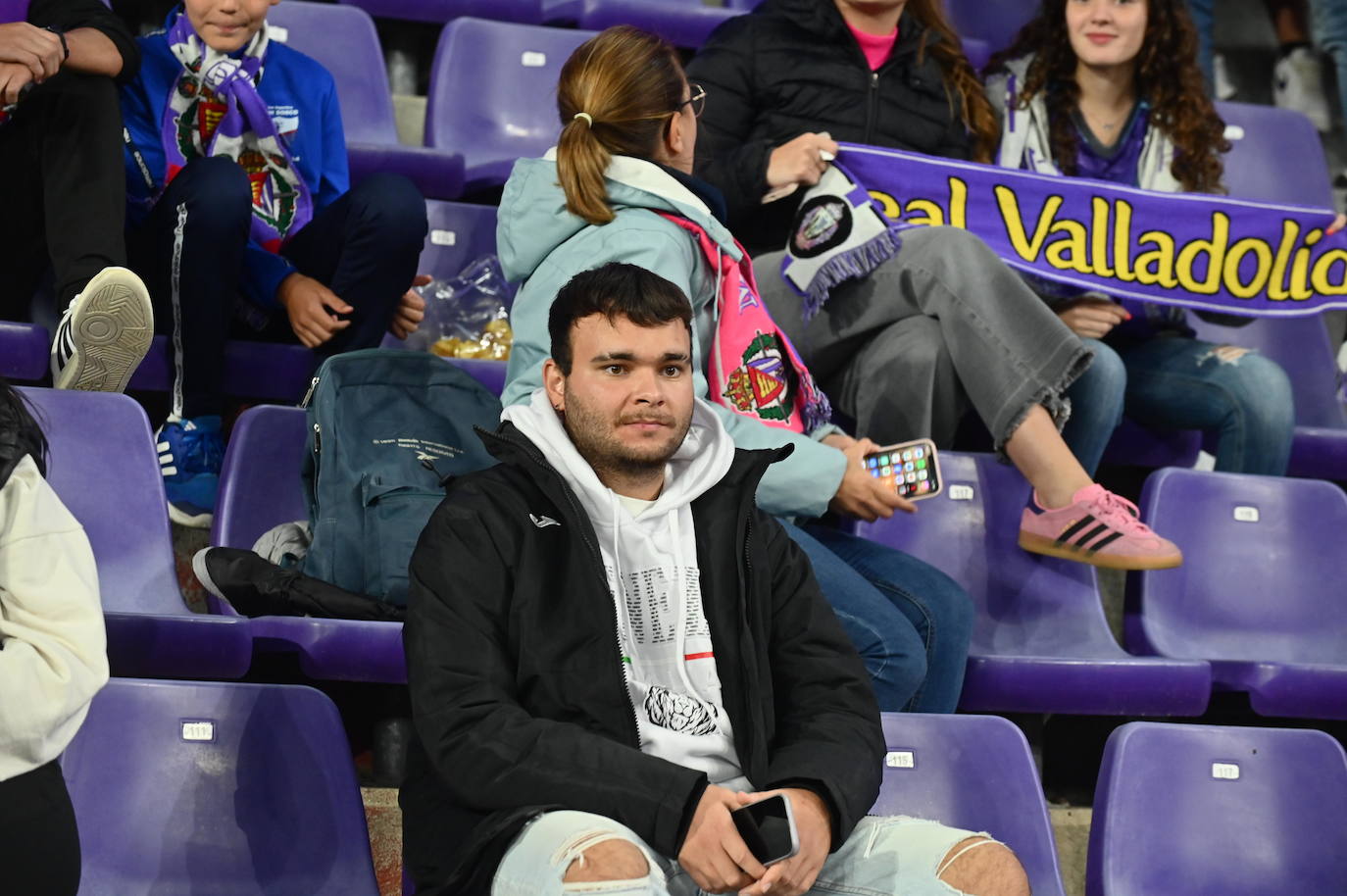 Búscate en la grada del estadio José Zorrilla (2/4)